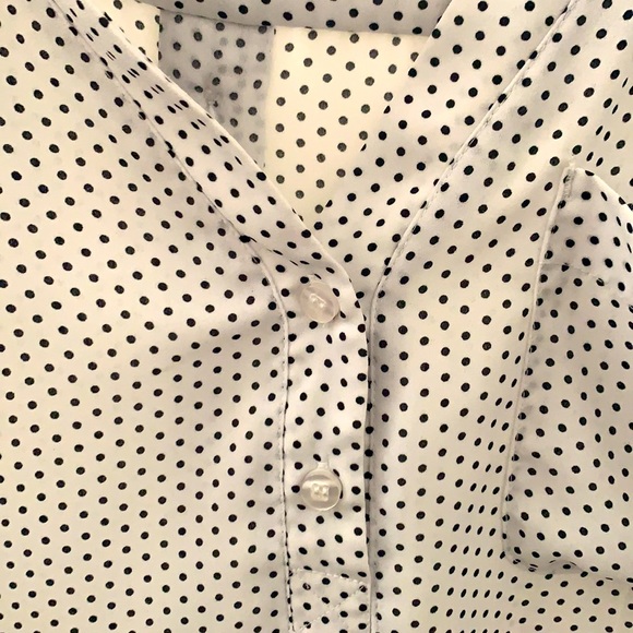 Women’s Sleeveless Blouse - Picture 3 of 4